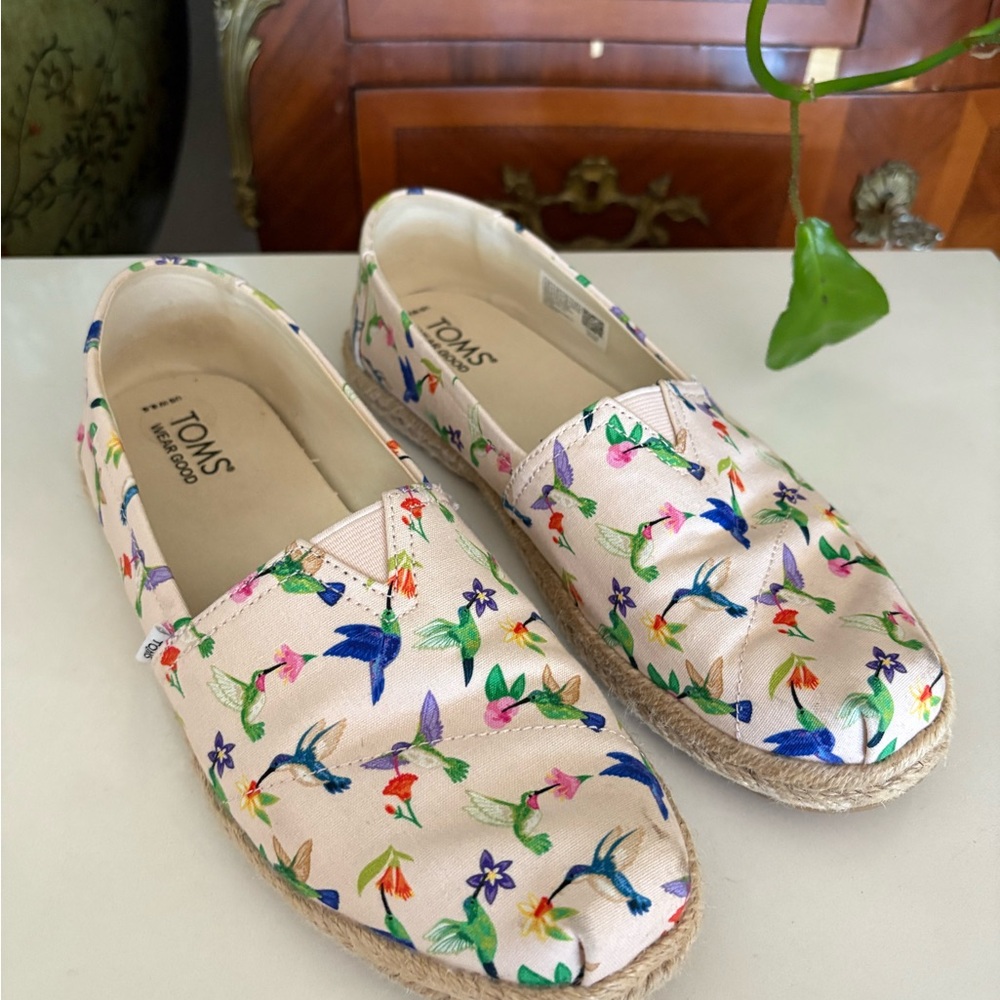 TOMS Espadrille Flats Hummingbird Floral Print Women’s Size 9